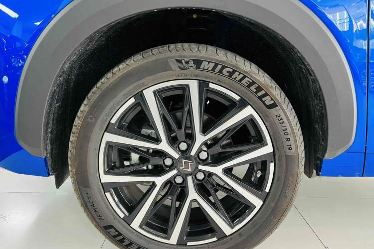 Used SOL X8 PLUS 2023 1.5 TGDI DCT ZhiShang Edition 6 Seats