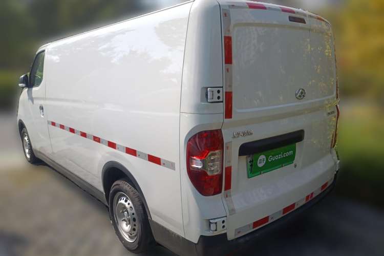 Used SAIC MAXUS EV30 2022 Pure Electric Smart Logistics Expert with Short Wheelbase Guoxuan