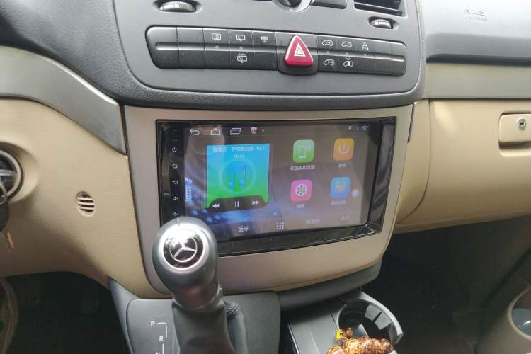 Used Mercedes-Benz Viano 2010 2.5L Luxury Edition Audio And AC Panel