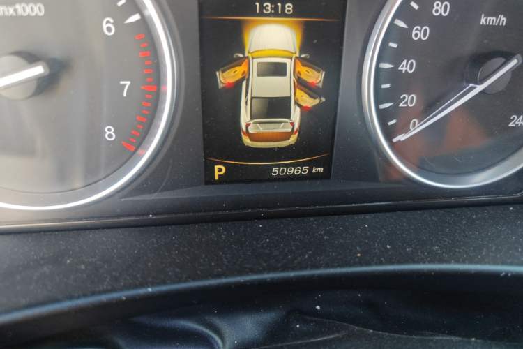 Used Geely Auto Emgrand GT 2015 1.8T Flagship Model Odometer Close Up