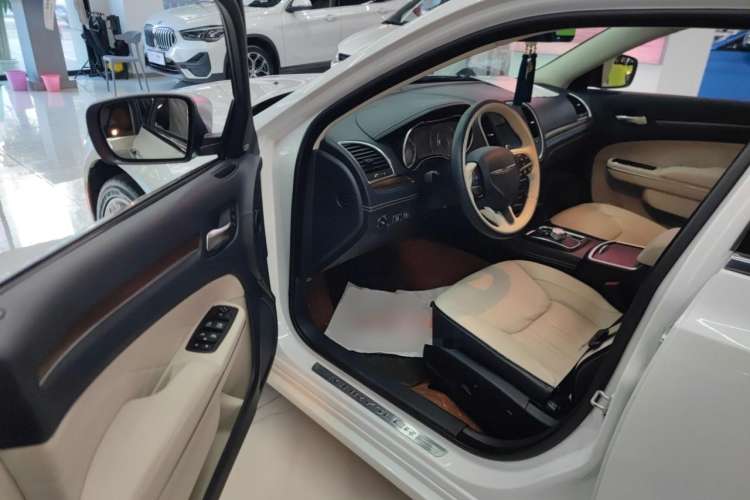 Used Chrysler 300C 2016 3.0L Supreme Edition
