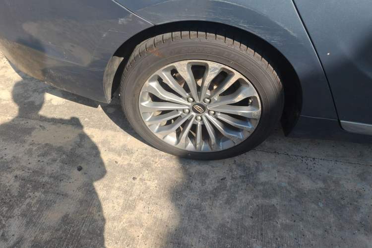 Used Geely Auto Emgrand GT 2015 1.8T Flagship Model Right Rear Wheel Hub