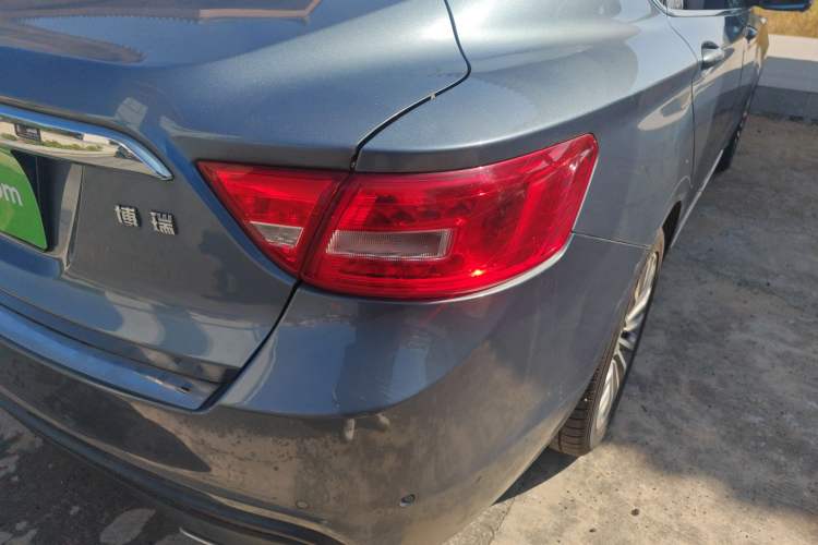 Used Geely Auto Emgrand GT 2015 1.8T Flagship Model Right Rear Taillight