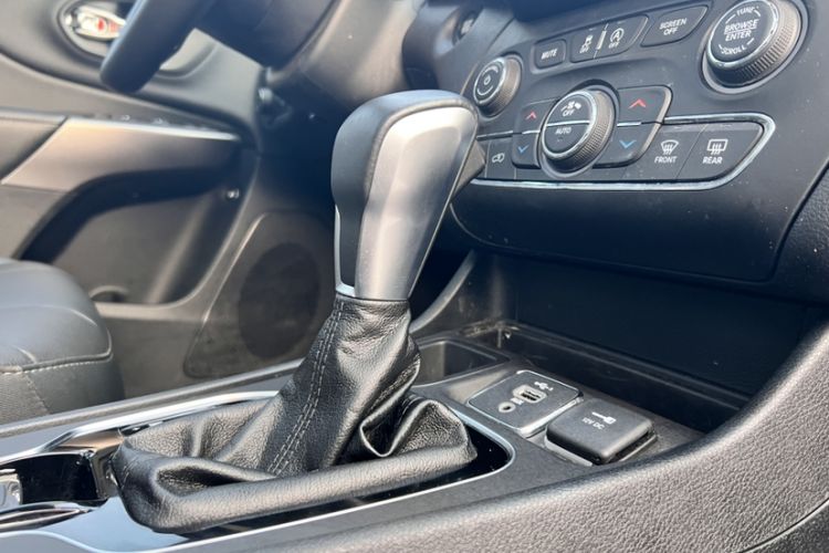 Used Jeep Cherokee 2019 2.0T Two-Wheel Drive Smart Enjoyment Version China VI