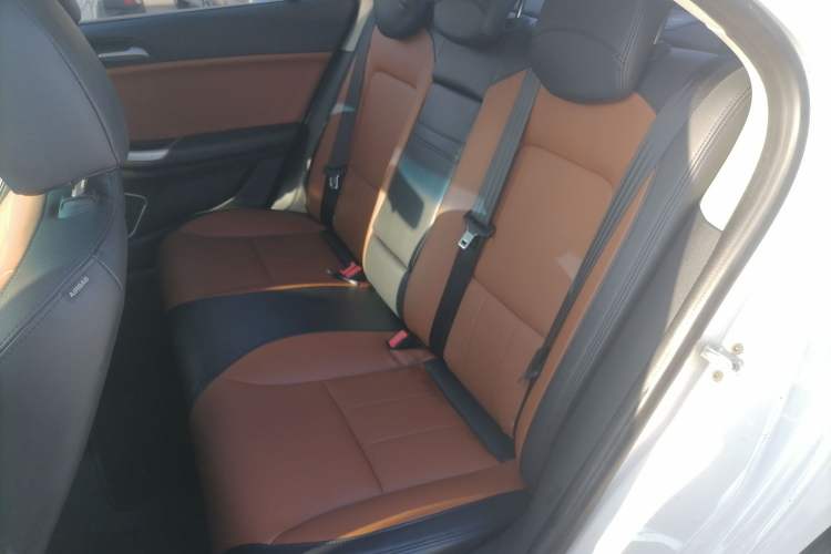 Used Roewe e550 2016 Deluxe Edition