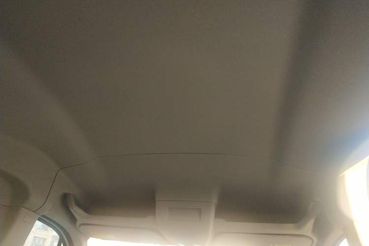 Used SAIC MAXUS Xintu V90 2022 2.0T AMT Yunjie Front-Wheel-Drive Long Wheelbase High-Roof Single-Tire Rear 7-Seater
