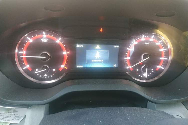 Used SAIC MAXUS Xintu V90 2022 2.0T AMT Yunjie Front-Wheel-Drive Long Wheelbase High-Roof Single-Tire Rear 7-Seater
