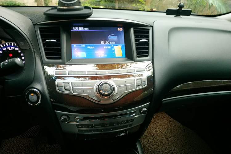 Used Infiniti JX 2013 JX35 Two-Wheel-Drive Excellence Edition
