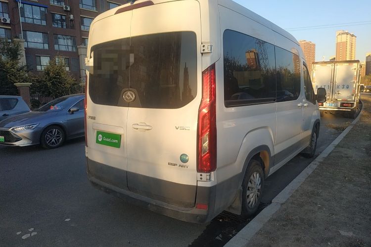 Used SAIC MAXUS Xintu V90 2022 2.0T AMT Yunjie Front-Wheel-Drive Long Wheelbase High-Roof Single-Tire Rear 7-Seater
