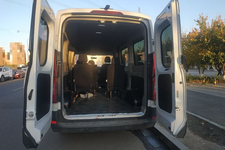 Used SAIC MAXUS Xintu V90 2022 2.0T AMT Yunjie Front-Wheel-Drive Long Wheelbase High-Roof Single-Tire Rear 7-Seater
