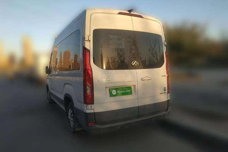 Used SAIC MAXUS Xintu V90 2022 2.0T AMT Yunjie Front-Wheel-Drive Long Wheelbase High-Roof Single-Tire Rear 7-Seater
