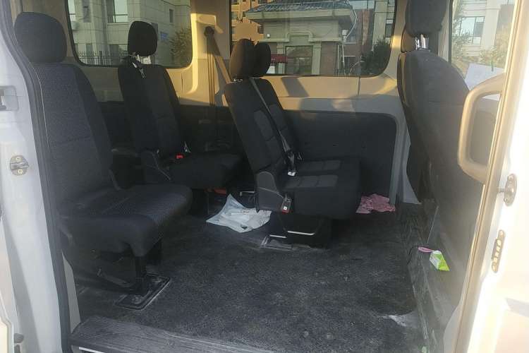 Used SAIC MAXUS Xintu V90 2022 2.0T AMT Yunjie Front-Wheel-Drive Long Wheelbase High-Roof Single-Tire Rear 7-Seater
