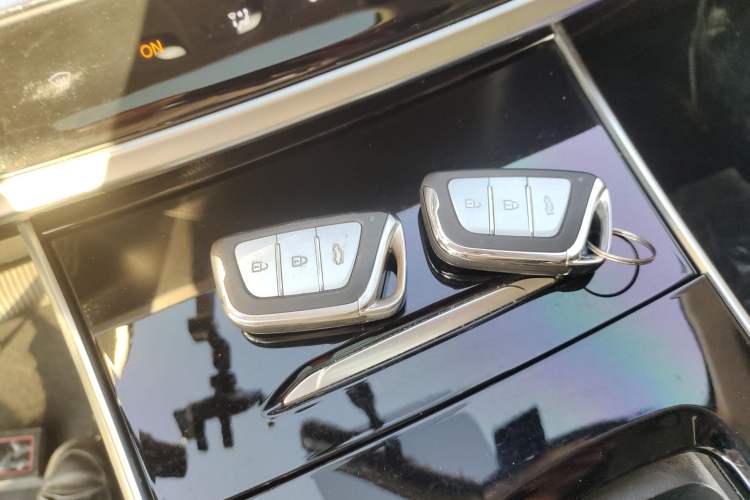 Used SOL X8 2021 300T DCT Leading Smart Connectivity Version 6 Seats