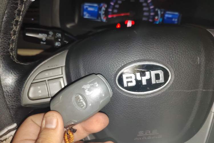 Used BYD G6 2013 2.0L Manual Luxury Version