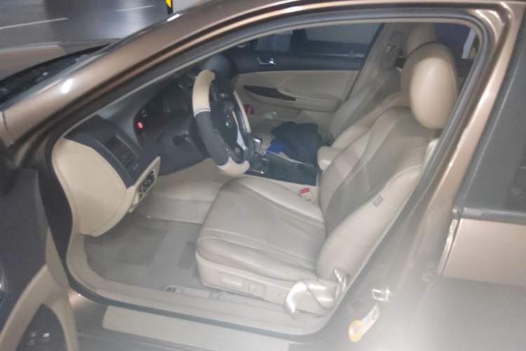 Used BYD G6 2013 2.0L Manual Luxury Version