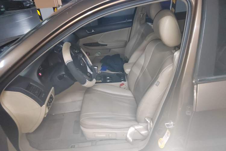 Used BYD G6 2013 2.0L Manual Luxury Version