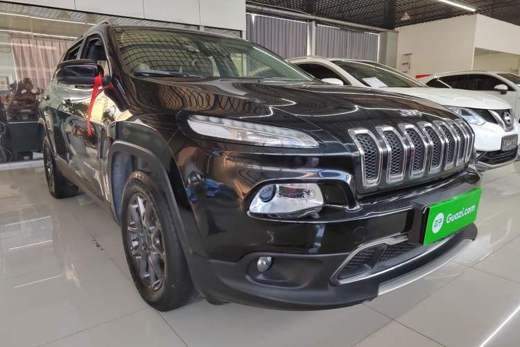Used Jeep Cherokee 2020 2.0L Two-Wheel Drive Classic Sports Edition