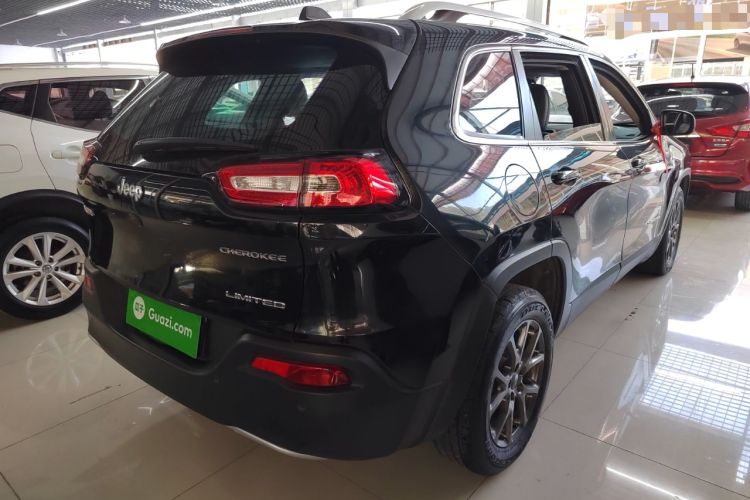 Used Jeep Cherokee 2020 2.0L Two-Wheel Drive Classic Sports Edition