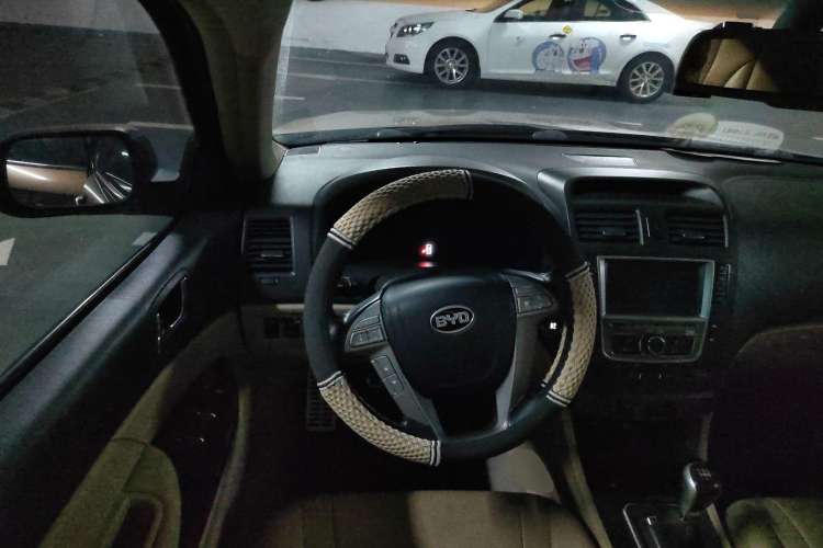 Used BYD G6 2013 2.0L Manual Luxury Version