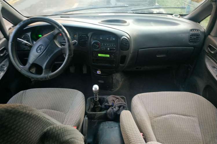 Used JAC Refine 2015 1.9T Shuttle Long-Wheelbase Comfort Model HFC4DB1-2C Center Console