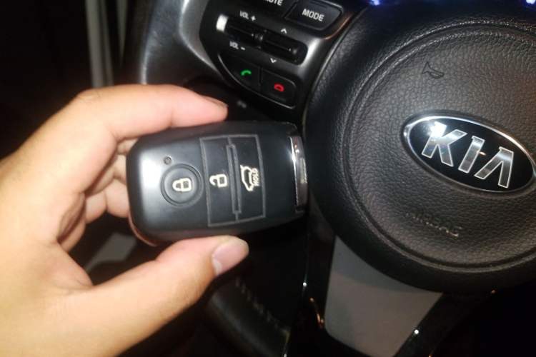 Used Kia K5 2014 2.0L Hybrid Luxury Edition