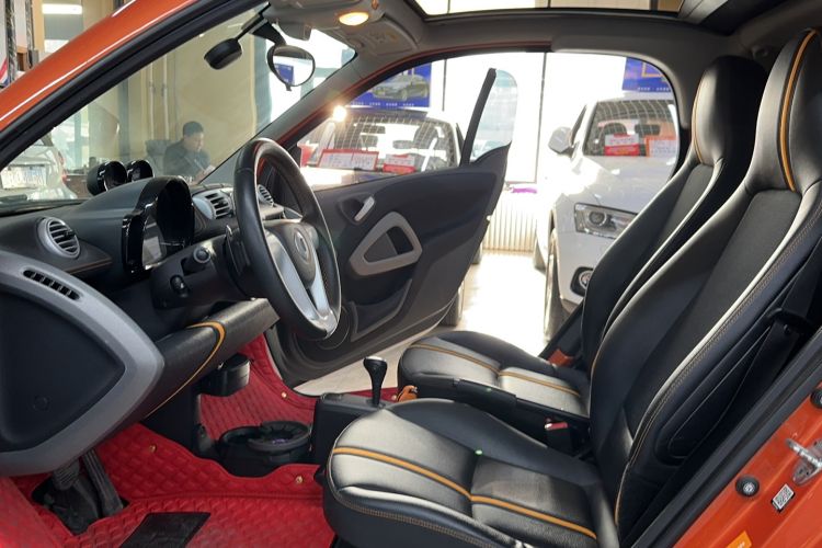 Used smart fortwo 2014 1.0T Hardtop City Lightwave Passion Edition
