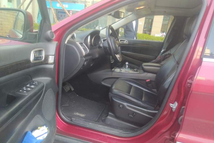Used Jeep Grand Cherokee 2012 3.6L Comfort Navigation Edition
