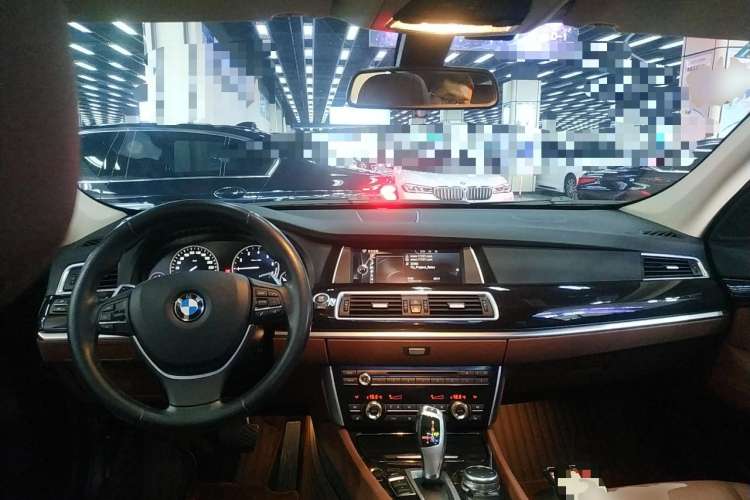 Used BMW 5 Series GT 2015 535i Leading Model