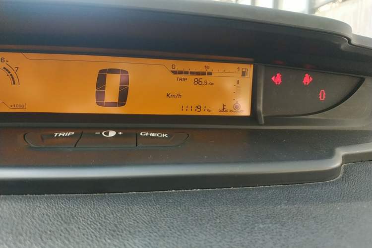 Used Citroen C-Quatre 2013 Hatchback 1.6L Automatic LeShang Model Odometer Close Up