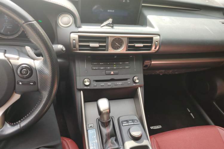 Used Lexus IS 2015 200t F SPORT
