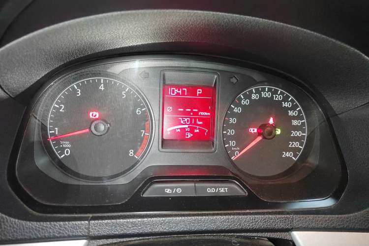 Used Volkswagen Jetta 2015 Value Edition 1.6L Automatic Comfort Version Instrument Cluster