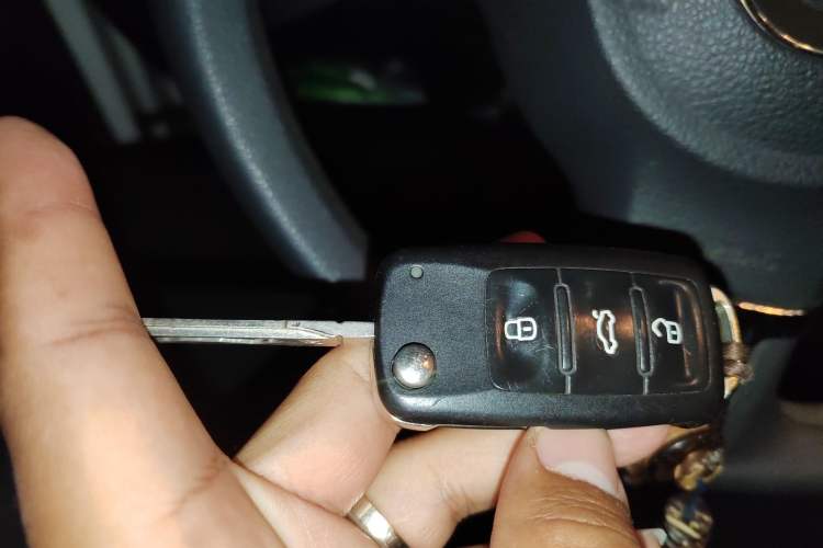 Used Volkswagen Jetta 2015 Value Edition 1.6L Automatic Comfort Version Vehicle Key