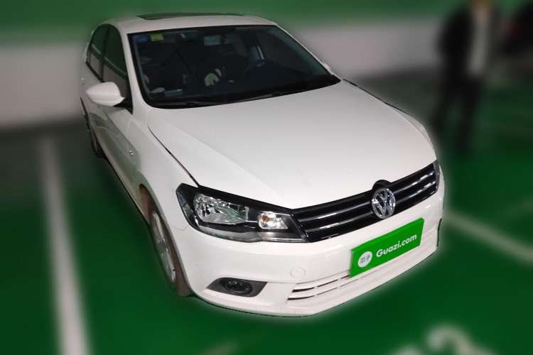 Used Volkswagen Jetta 2015 Value Edition 1.6L Automatic Comfort Version Front Right 45 Deg