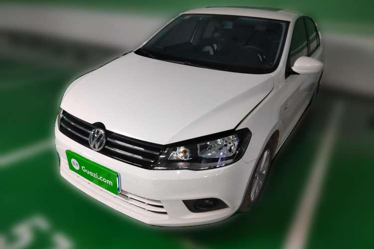 Used Volkswagen Jetta 2015 Value Edition 1.6L Automatic Comfort Version Front Left 45 Deg