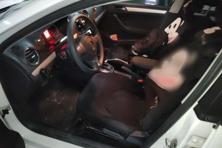 Used Volkswagen Jetta 2015 Value Edition 1.6L Automatic Comfort Version Driver Seat