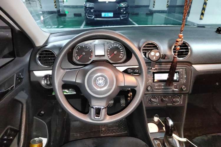 Used Volkswagen Jetta 2015 Value Edition 1.6L Automatic Comfort Version Steering Wheel