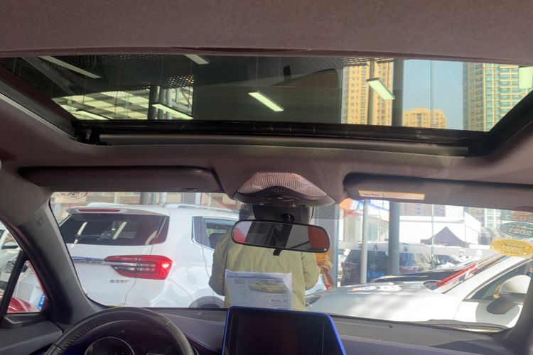 Used Toyota C-HR 2018 2.0L Luxury Sunroof Version China V Emission Standard Headliner