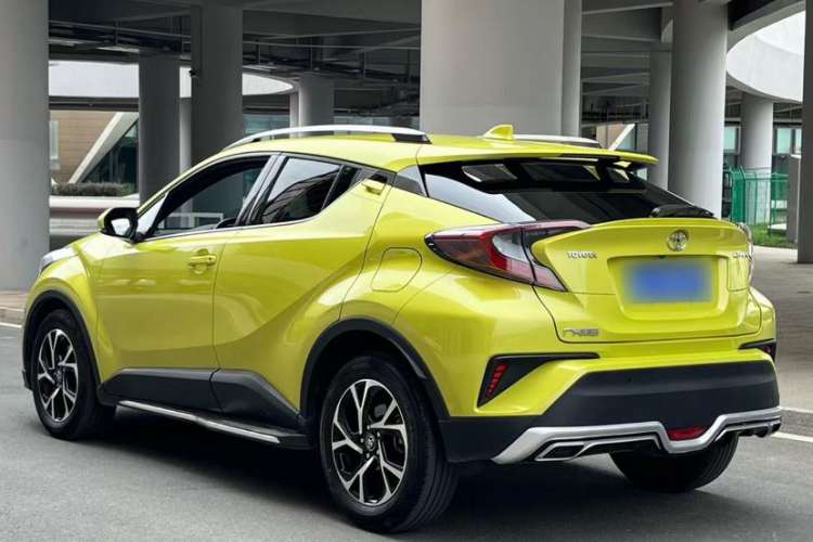 Used Toyota C-HR 2018 2.0L Luxury Sunroof Version China V Emission Standard Exterior 4