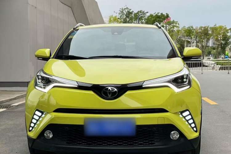 Used Toyota C-HR 2018 2.0L Luxury Sunroof Version China V Emission Standard Exterior 5