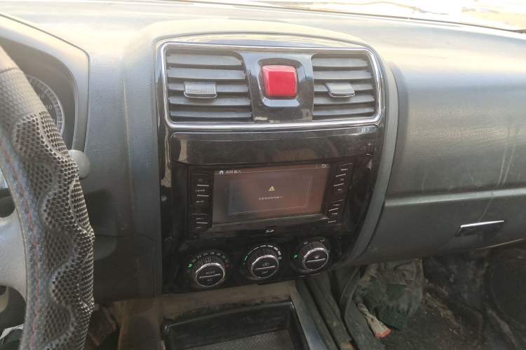 Used Great Wall Wingle 5 2013 2.8T European Version Two-Wheel Drive Elite Version Big Double-Cab GW2.8TC
