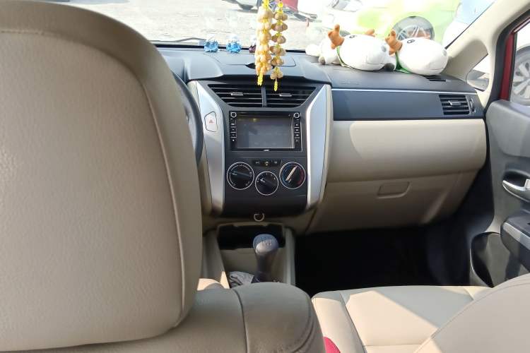 Used Venucia R50 2012 1.6L Manual Luxury Edition
