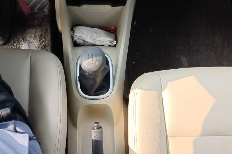 Used Venucia R50 2012 1.6L Manual Luxury Edition
