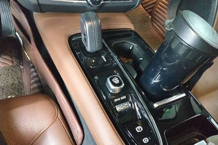 Used Volvo S90 New Energy 2019 T8 e-Drive Hybrid Intelligent Luxury Version China VI Standard Gear Lever