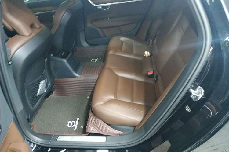 Used Volvo S90 New Energy 2019 T8 e-Drive Hybrid Intelligent Luxury Version China VI Standard Left Rear Seat