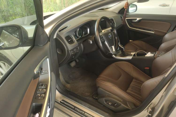 Used Volvo S60 New Energy 2015 S60L E-Drive Hybrid T6 Smart Drive Edition
