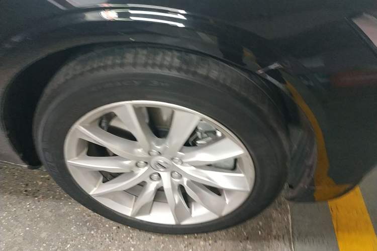 Used Volvo S90 New Energy 2019 T8 e-Drive Hybrid Intelligent Luxury Version China VI Standard Right Front Wheel Hub