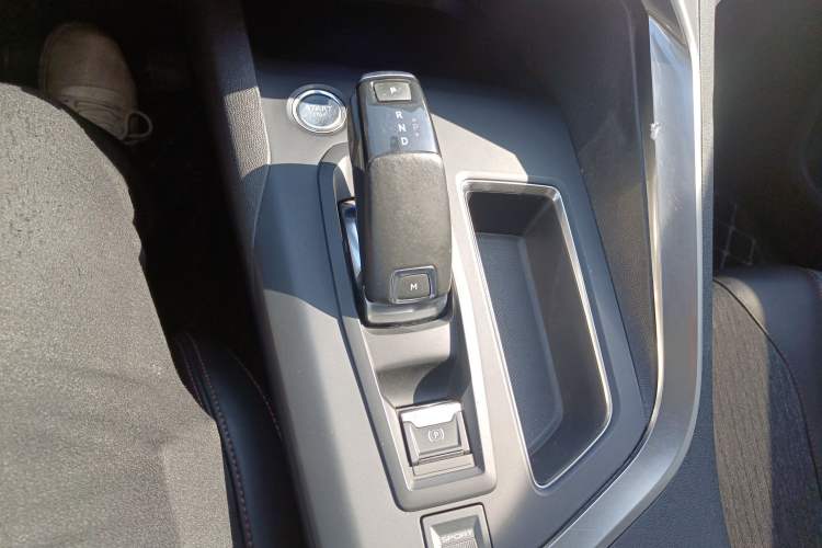 Used Peugeot 4008 2017 350THP Elite Edition Gear Lever