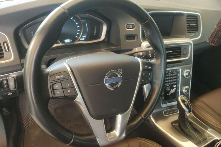 Used Volvo S60 New Energy 2015 S60L E-Drive Hybrid T6 Smart Drive Edition
