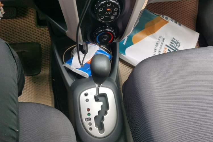 Used Toyota Yaris 2011 1.6E Automatic Charm Edition Gear Lever