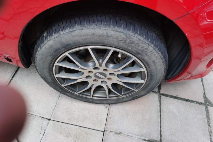 Used Toyota Yaris 2011 1.6E Automatic Charm Edition Right Front Wheel Hub